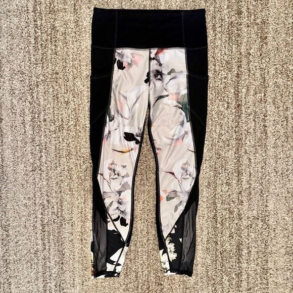 Athleta Women Black High Rise Blossom Intuition Side Pocket Floral 7/8 Legging M - Picture 6 of 11